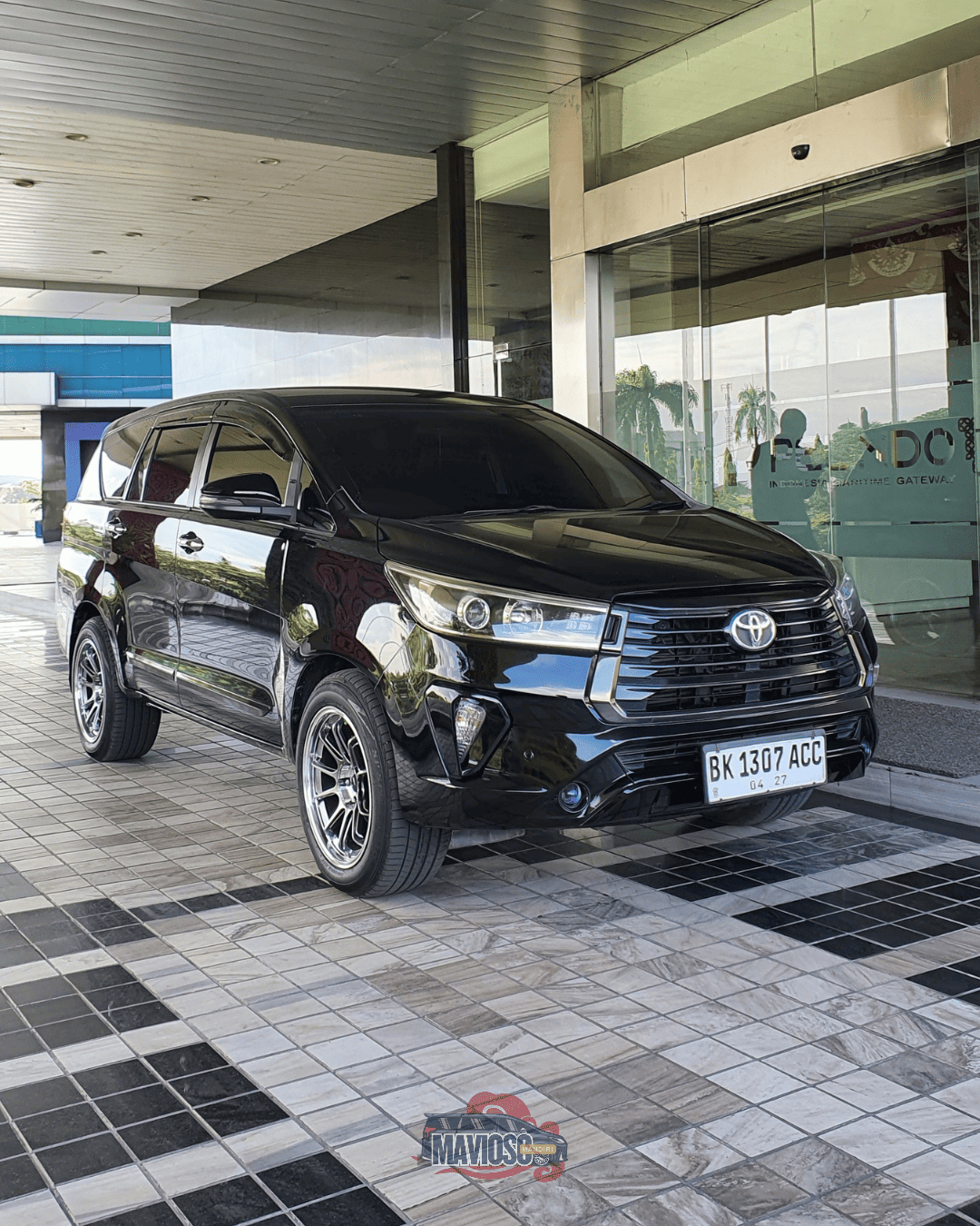 Alami Kenyamanan Premium: Pilihan Tepat Sewa Mobil Innova Reborn Tipe V di CV. Mavioso Mandiri